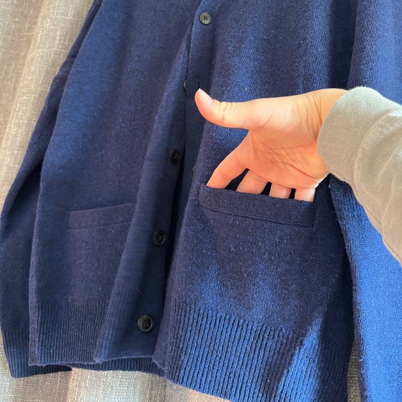 Men’s Uniqlo navy blue wool cardigan sweater - v-neck, buttons, pockets - Large - Picture 4 of 10